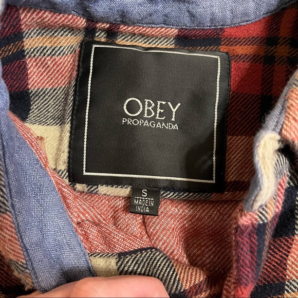 OBEY Propaganda Button Down Flannel Shirt Red Tan Navy Plaid Mens Size Small - Picture 4 of 11